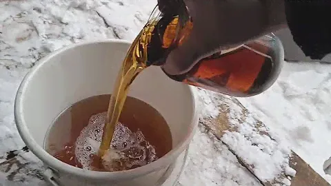 КАК РАЗБАВИТЬ БЕНЗИН С МАСЛОМ ДЛЯ СНЕГОХОДА БУРАН. Будни Олега.
