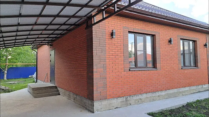Небольшой новый дом с чистовой отделкой в симпатичном городке с хорошим озеленением