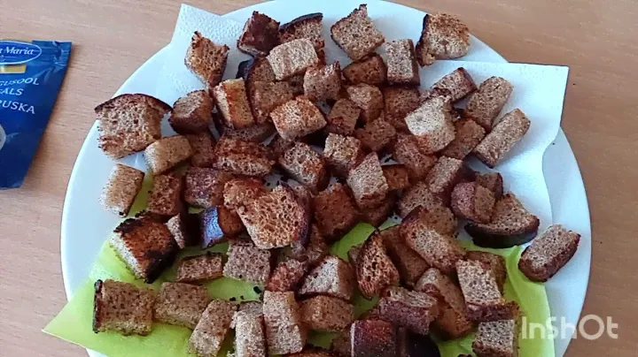 Жарю сухарики