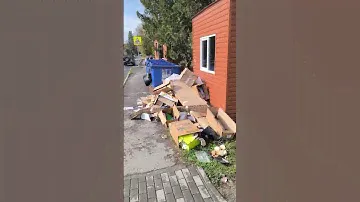 Много Мусора Набросано на улице Куйбышева 75В во Владикавказе.Выглядит Это Ужасно.Подпишись на Меня.