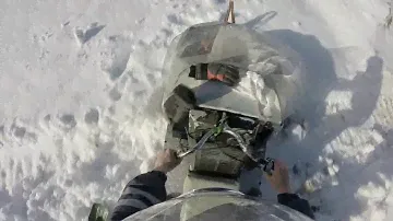 Буран 640 АЕ. Ехали по полю, застряли на ровном месте.