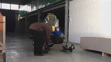Тележка для лыж снегохода.