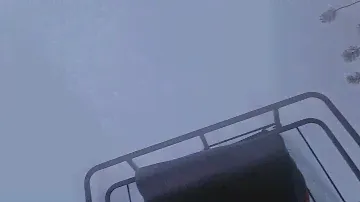 Широкая лыжа с загибом,в сыром глубоком снегу