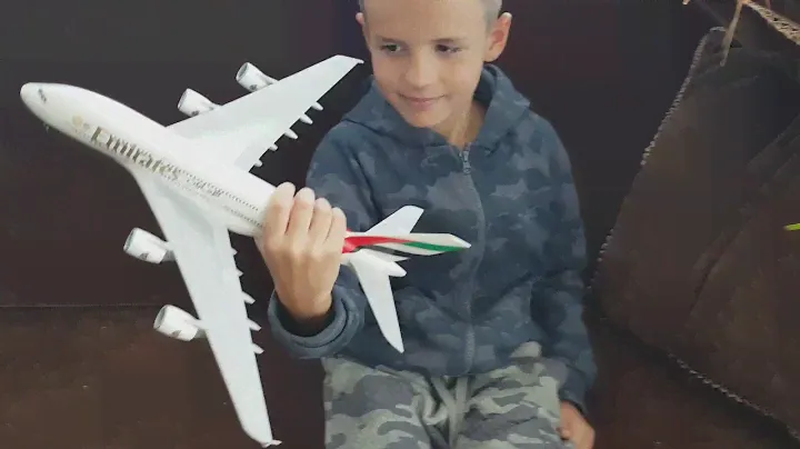 Распаковка самолета Аэробус А-380-800.  Airbas A-380-800
