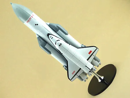 МОДЕЛЬ РАКЕТА-НОСИТЕЛЬ ЭНЕРГИЯ-БУРАН (М1:144)-0
